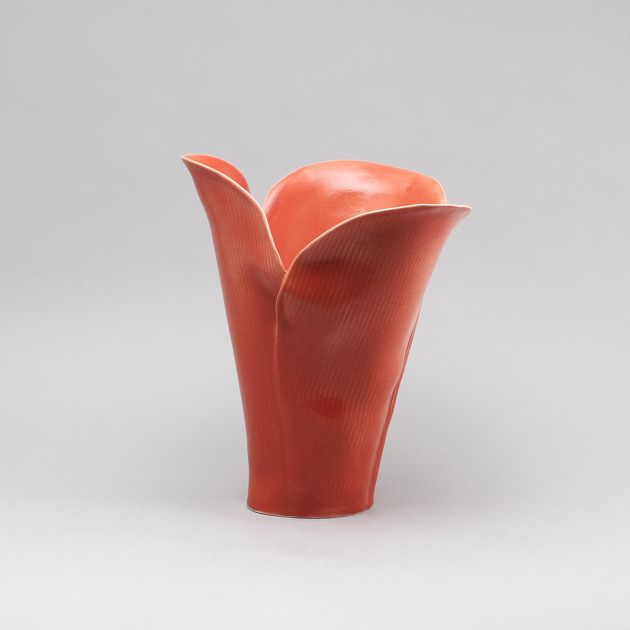 JONAS SVANBOM. Vas, lergods, signerad.