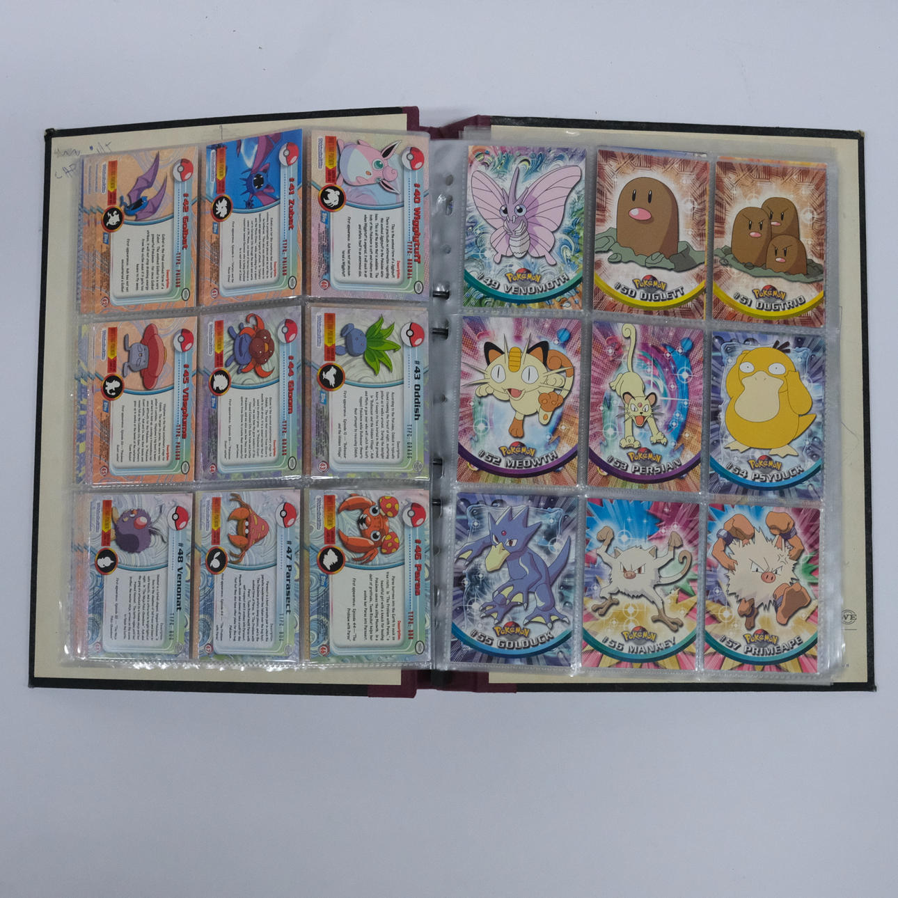 POKEMON-KORTIT SEKÄ TOPPS-KERÄILYKORTIT.