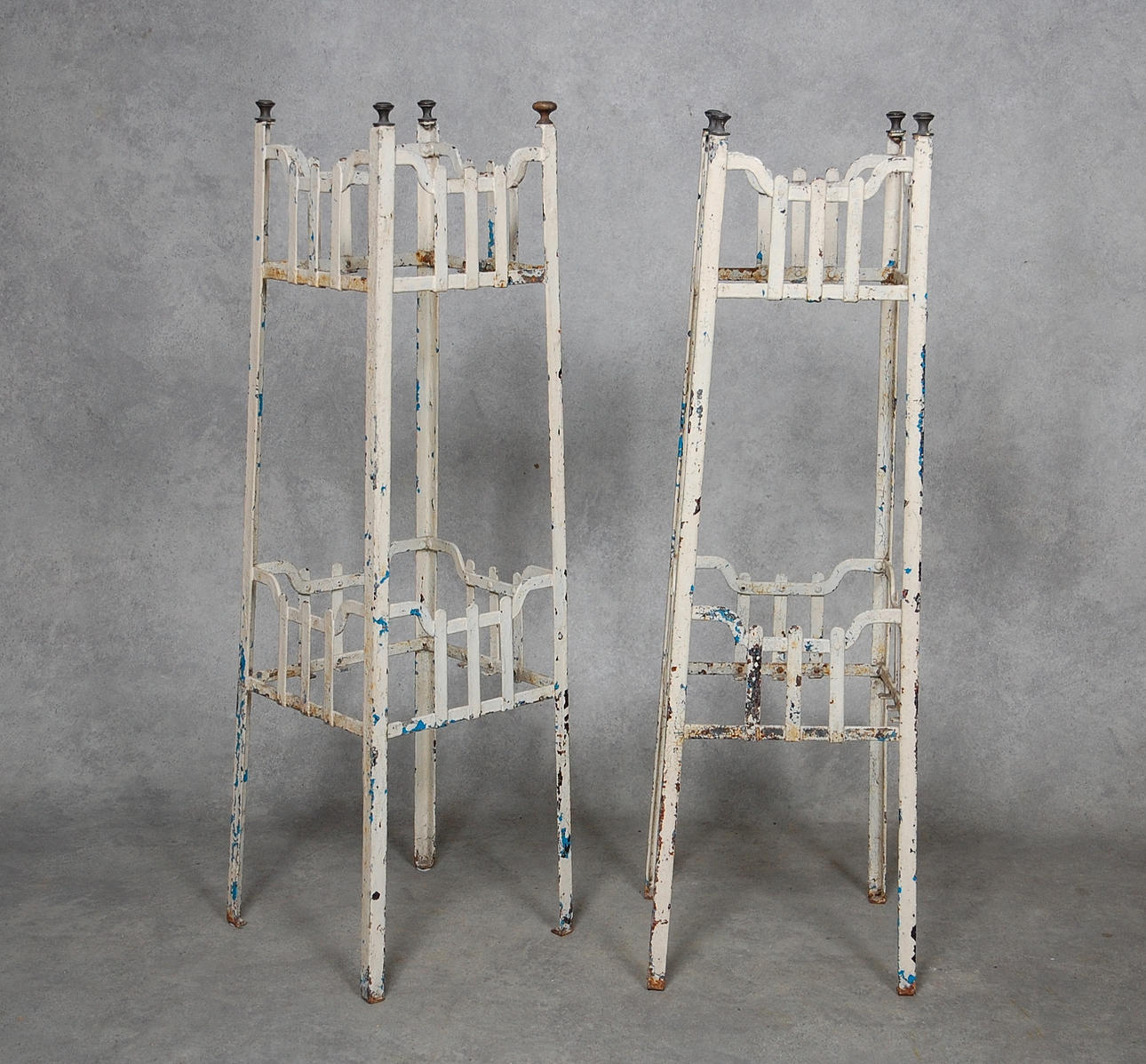 TRÄDGÅRDSPIEDESTALER, 1 par , 1900-talets början.