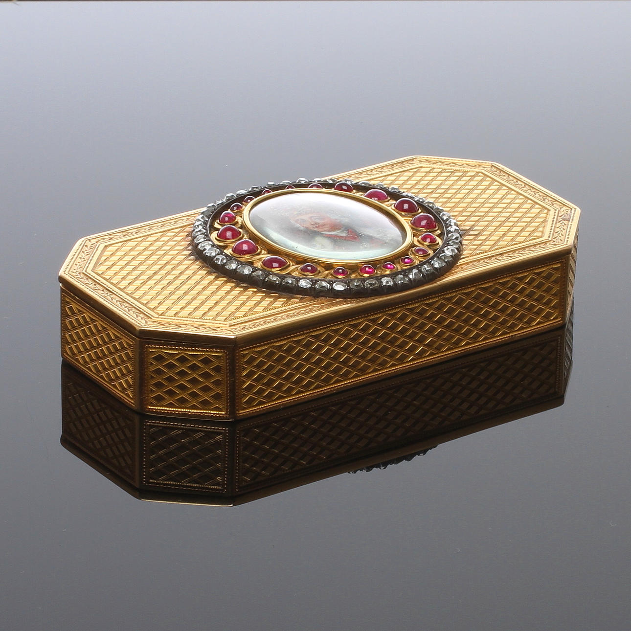 DOSA av guld, stämplad Aleksander Ilyich Yashinov, St Petersburg 1799. / SNUFFBOX, gold, marked Aleksander Ilyich Yashinov, St Petersburg 1799.