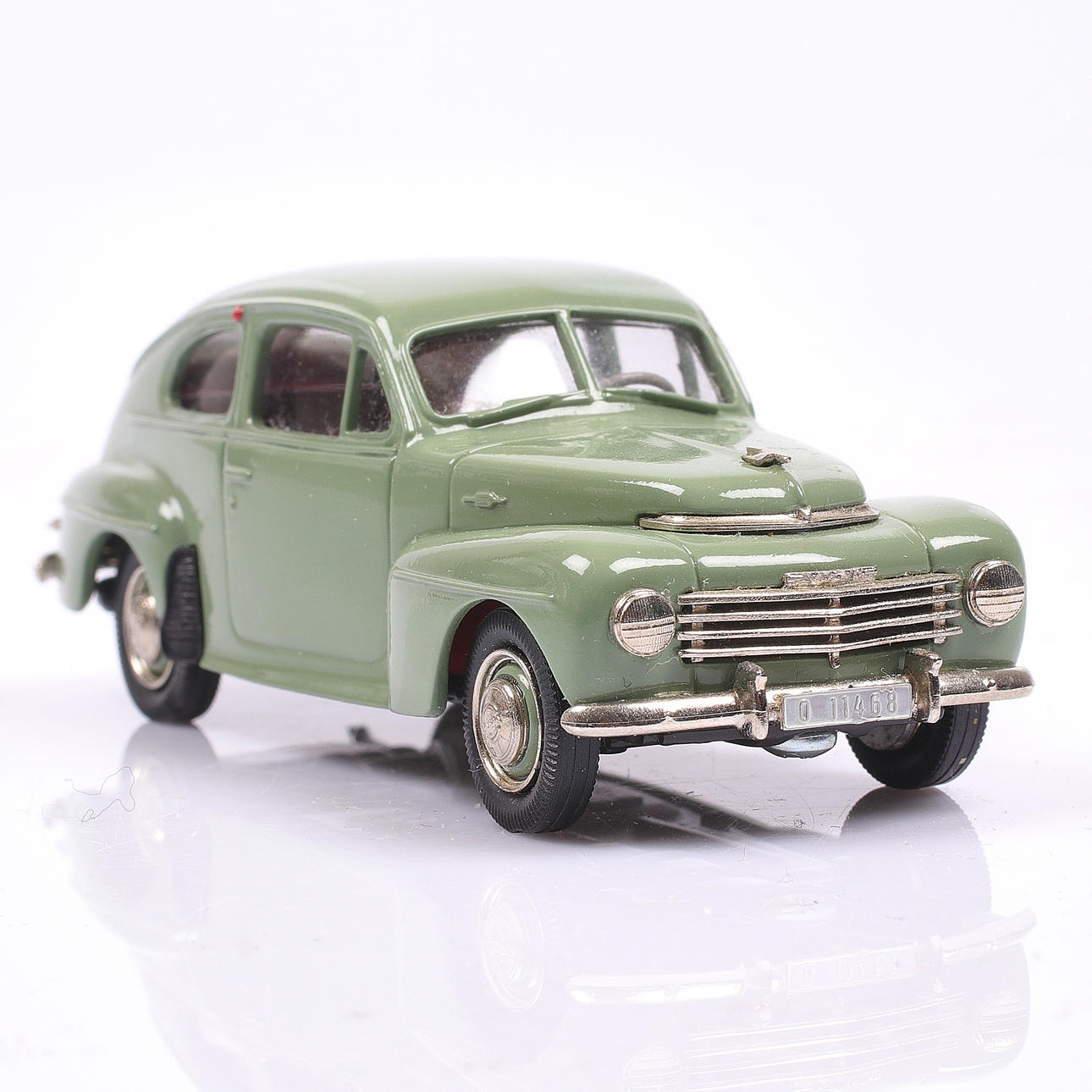 Rob Eddie by Brooklin 1/43 - Volvo Carioca Convertible 1935 Blanche RE16