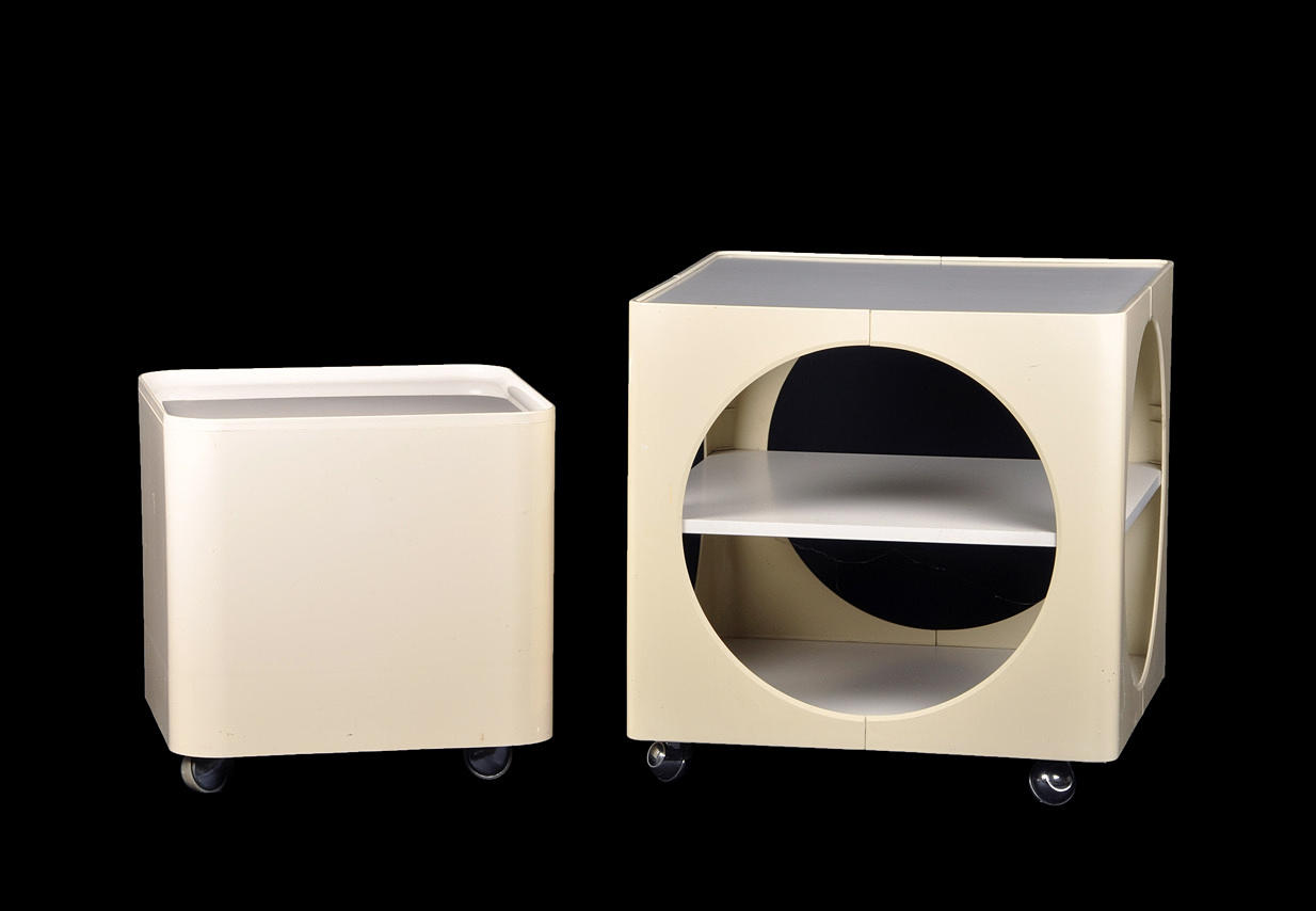 M. SIARD, ITALIEN. Mitten av århundradet vintage 1970-talsmöbler Vagnar & barvagnar.