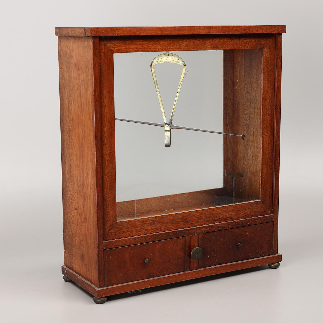 A pharmacy scale, 18th/20th century.