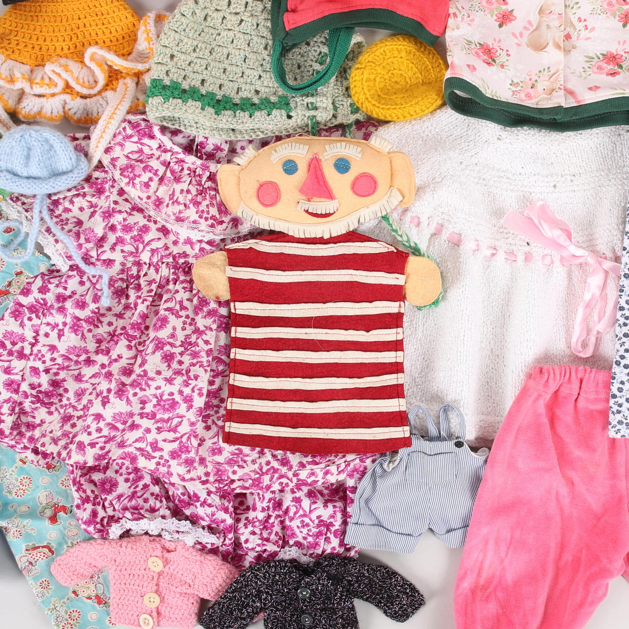 DOCKKLÄDER & HANDDOCKA, 21 st, 1900-tal.