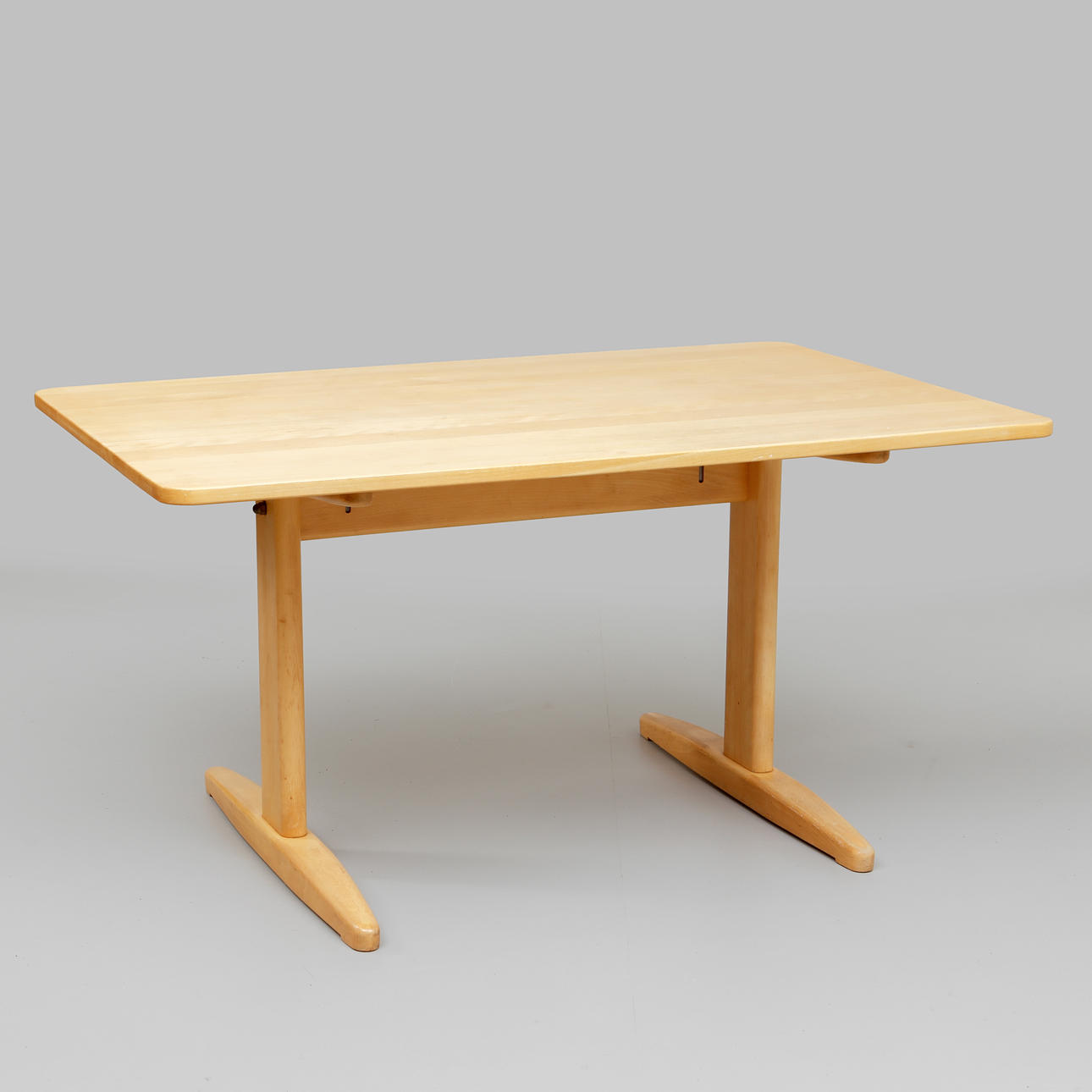 BORGE MOGESEN. Matbord, "Shaker".