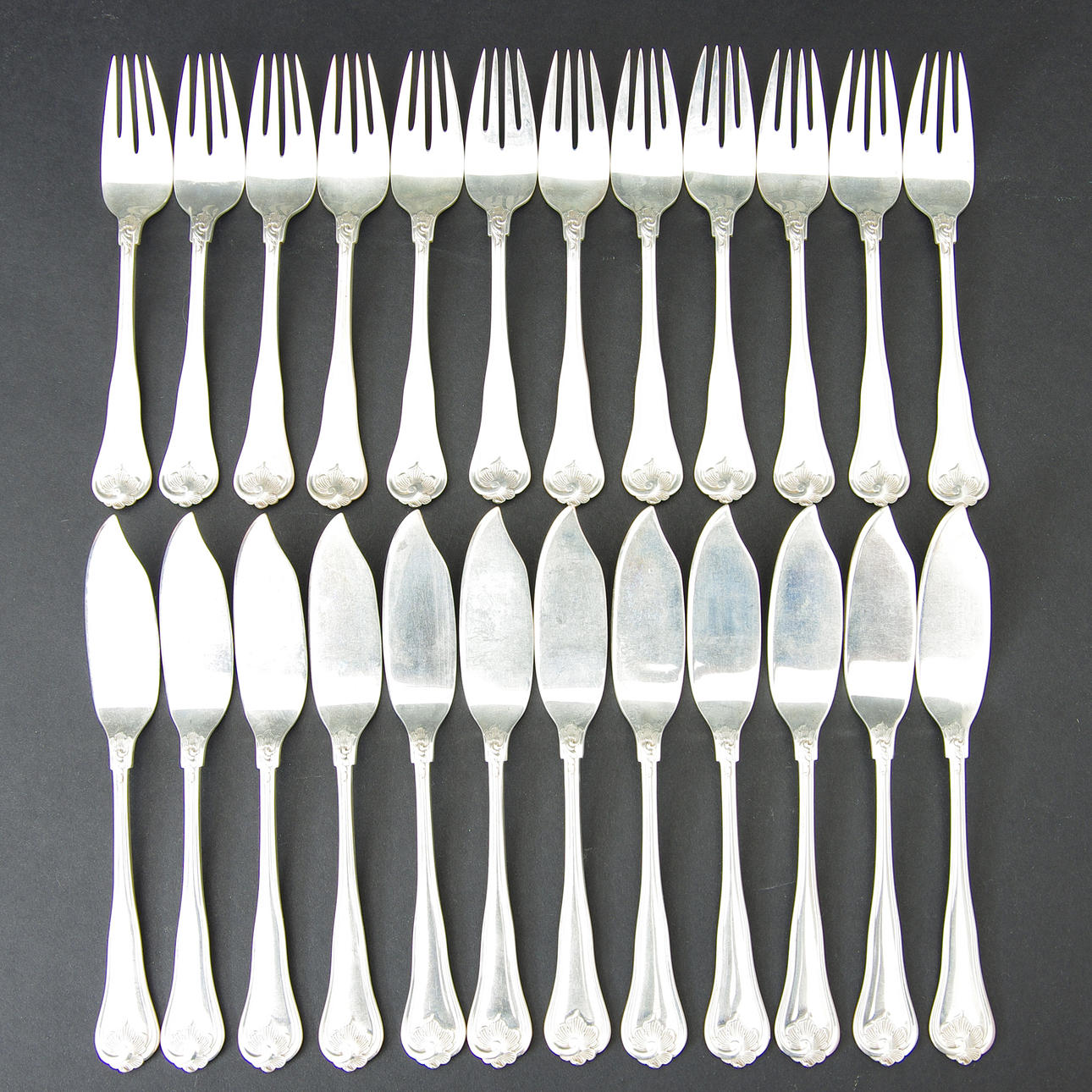 FISKBESTICK, "Sachsisk", silver, 12 knivar, 12 gafflar.