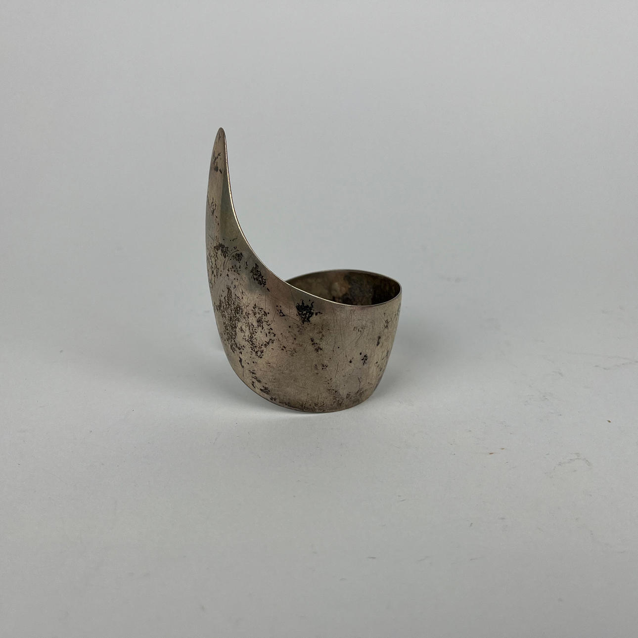 ARNE JOHANSEN. Armbånd. Stiv model. Sterlingsølv, Danmark.