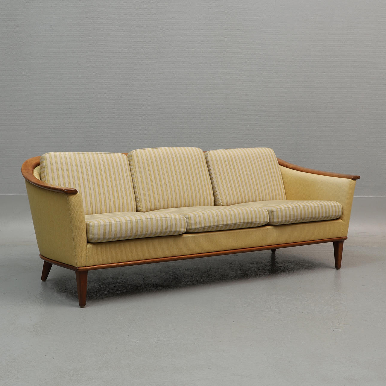 Ein Sofa der Brüder Andersson, zweite Hälfte des 20. Jahrhunderts.