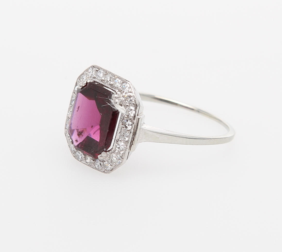 RING, vitguld med eightcut slipade diamanter.