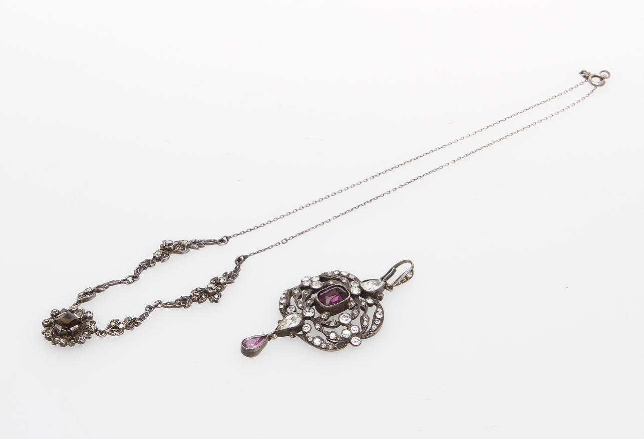 HALSBAND samt HÄNGE, silver samt markasiter.