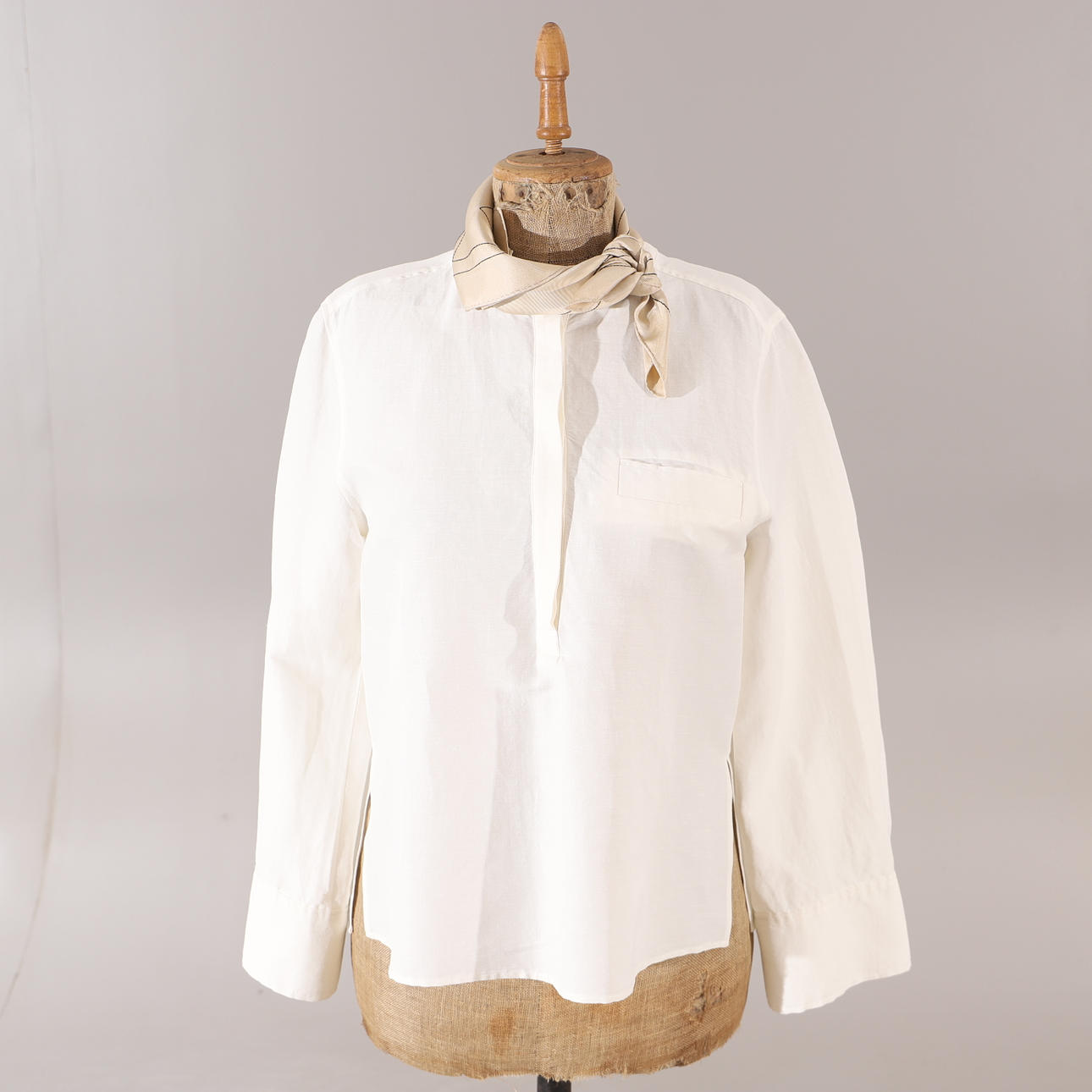 TOTEME. Blus och scarf, bomull/silke, 2000-tal.