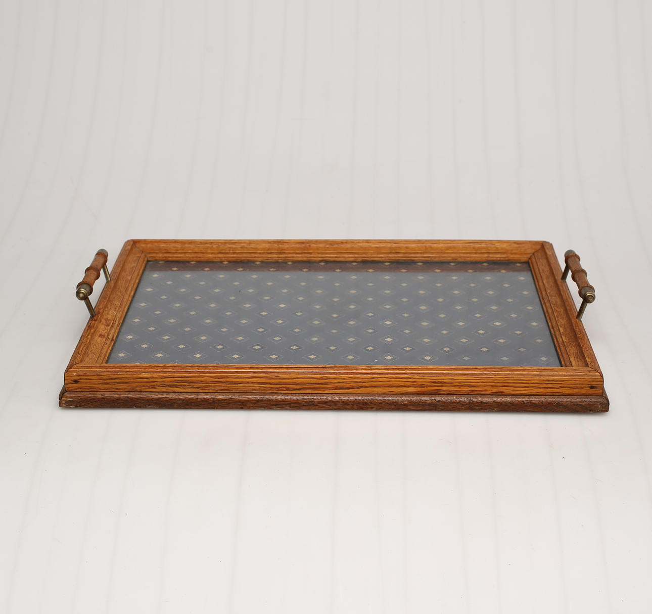 BANDEJA CON ASA, madera y cristal.