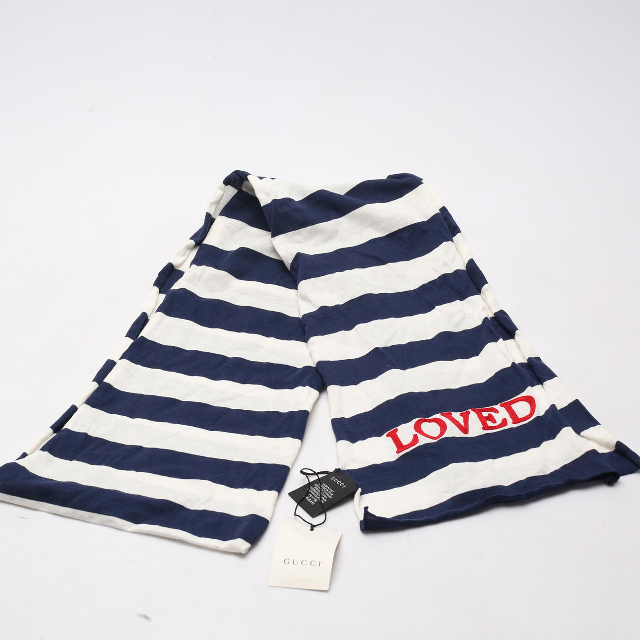 BUFANDA, Loved, Gucci.