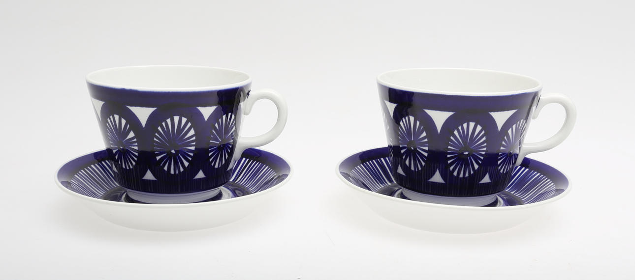 TEKOPPAR samt FAT, 4 delar, porslin, "Fiesta", Ulla Procopé, Arabia.