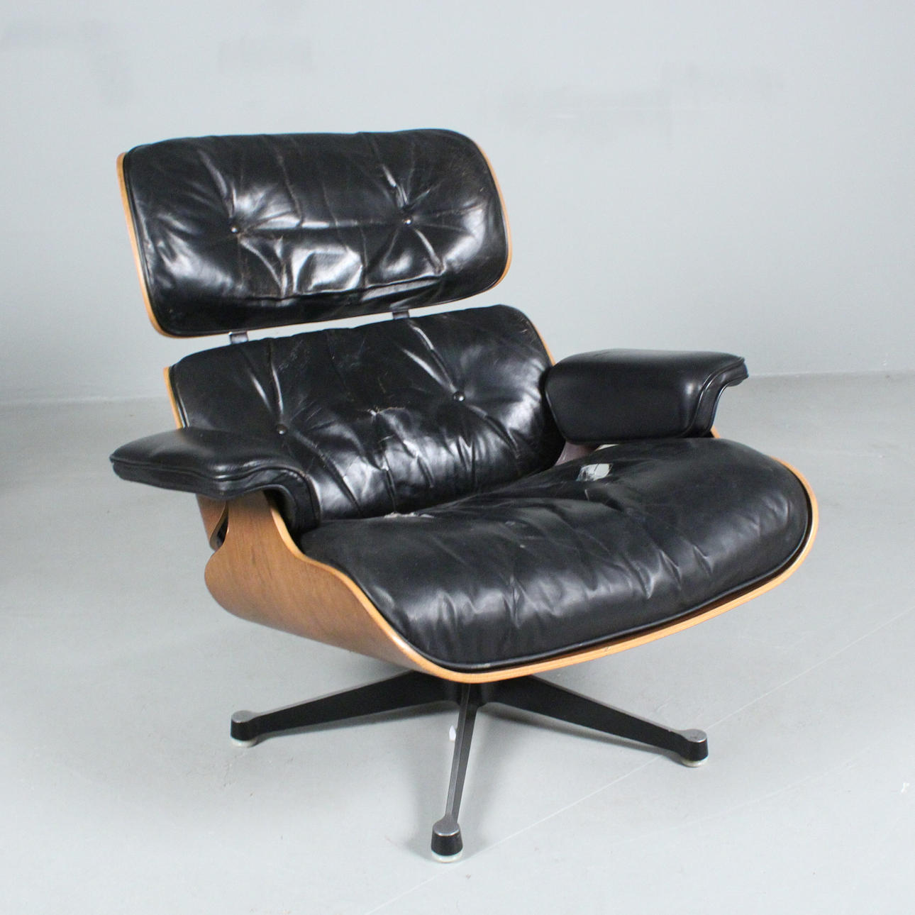 CHARLES & RAY EAMES. för Herman Miller, ”Lounge Chair”, Vitra.