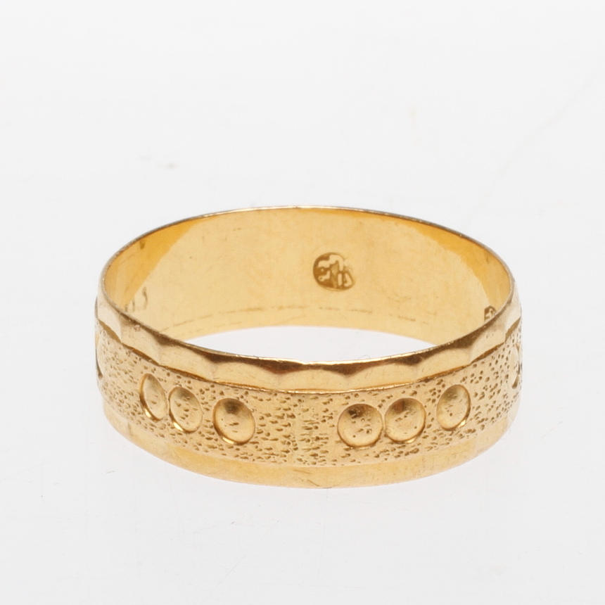 RING, 21k guld, vikt ca 3,3 gr.