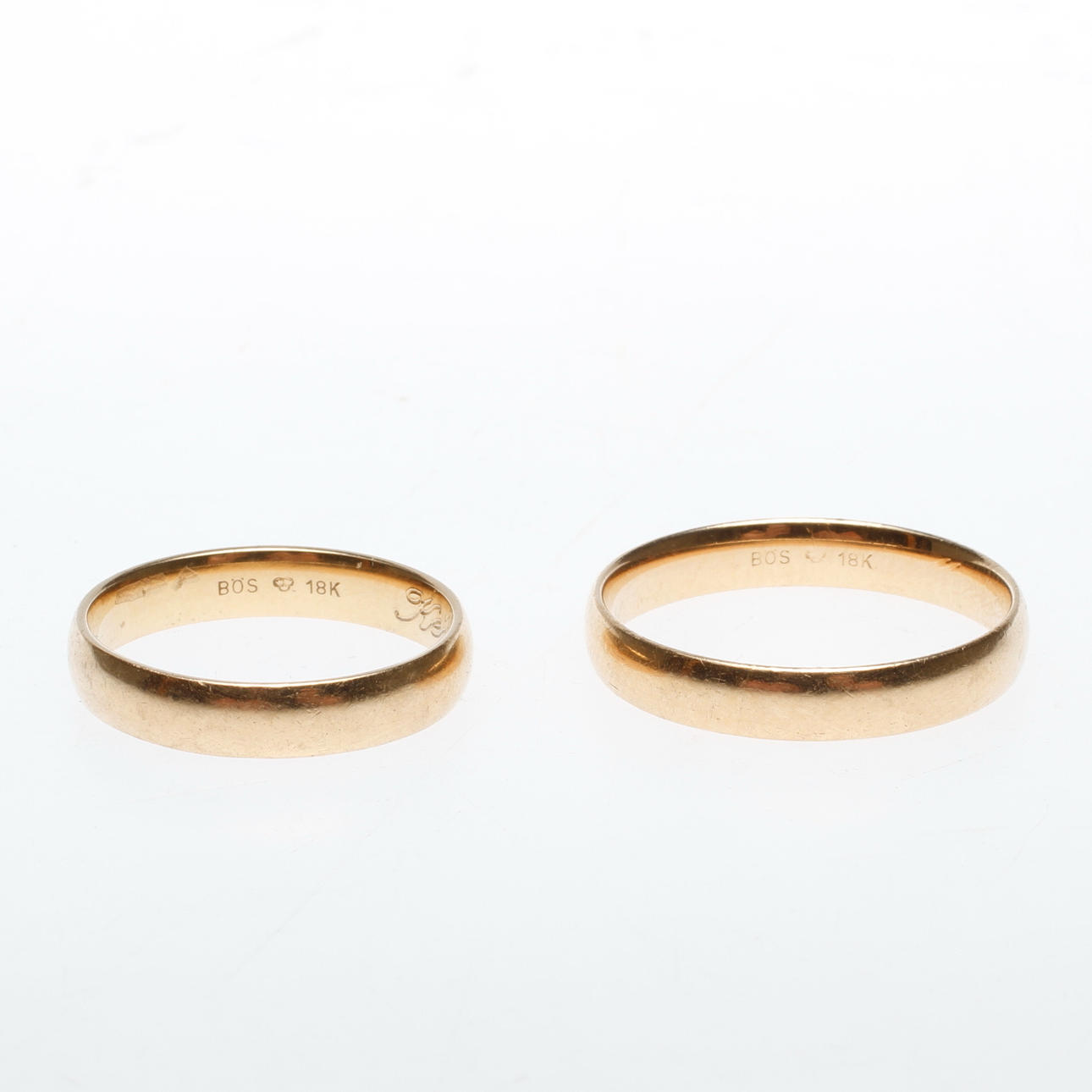 RINGAR, 2 st, 18k guld, vikt ca 8,7 gr.