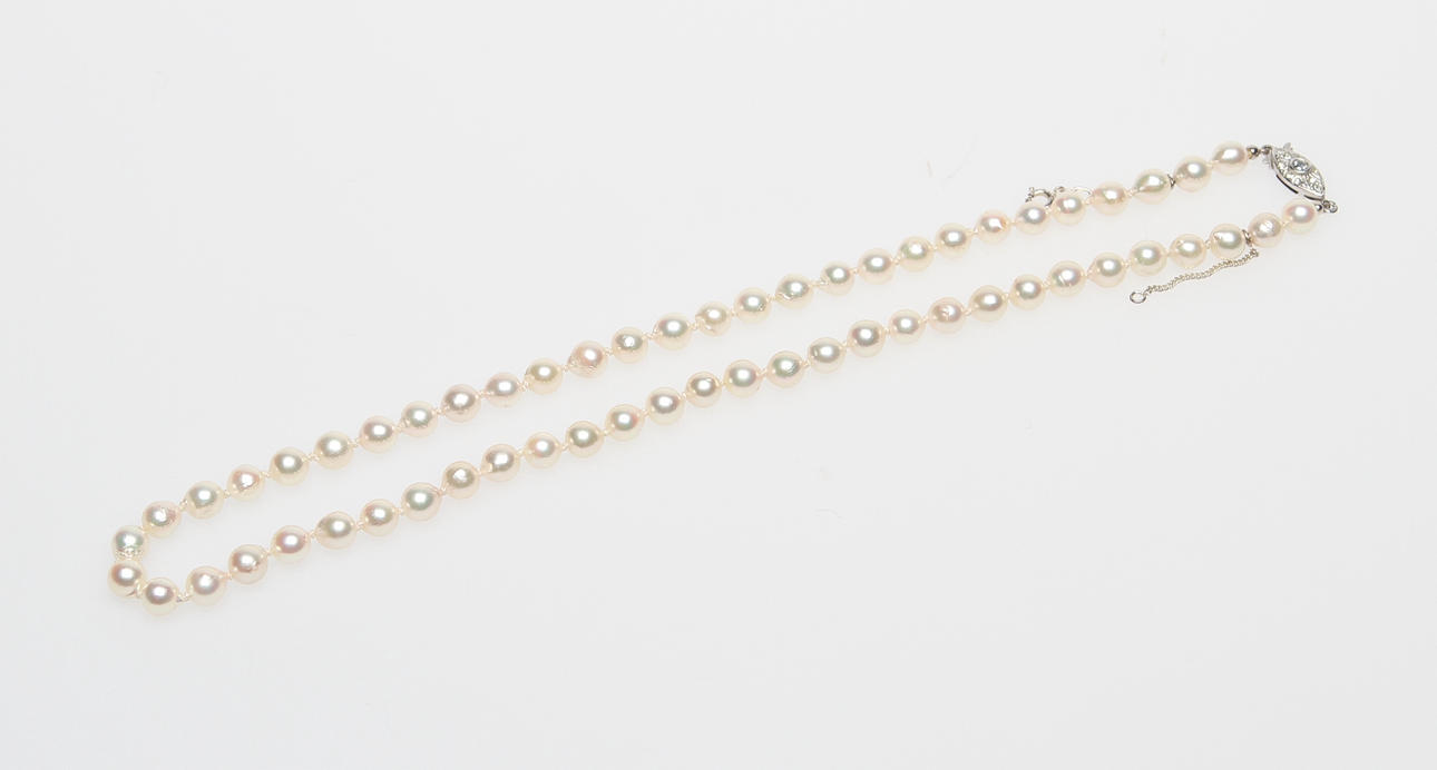 PÄRLCOLLIER.