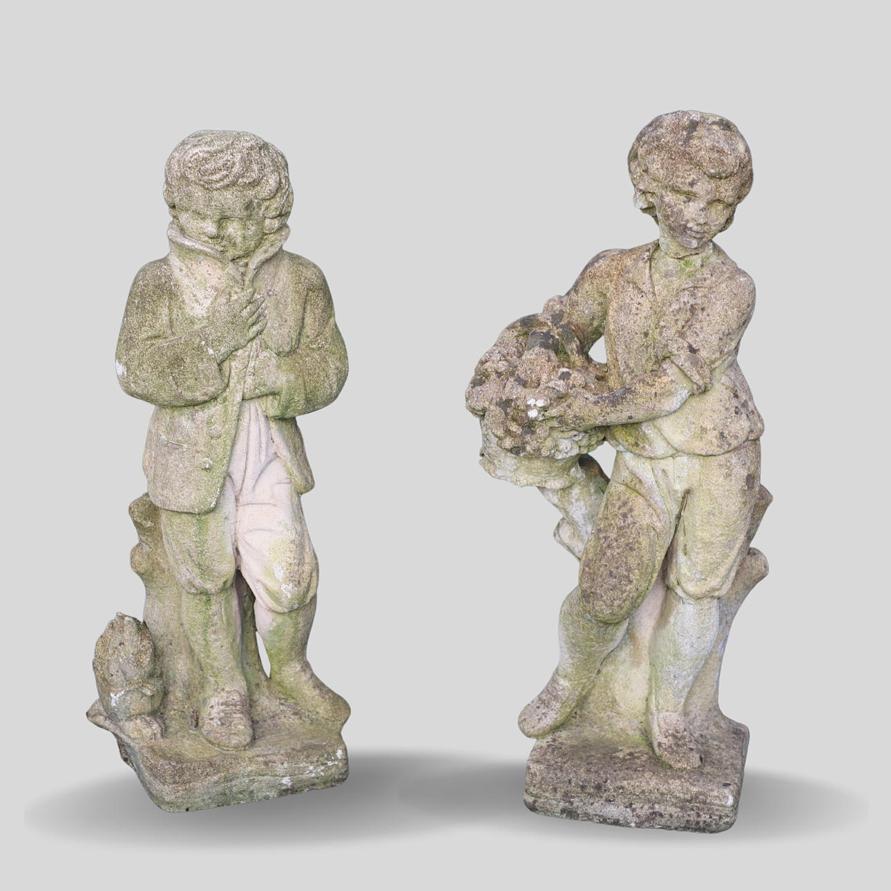 TVÅ OMBYGGDA STENFIGURER.