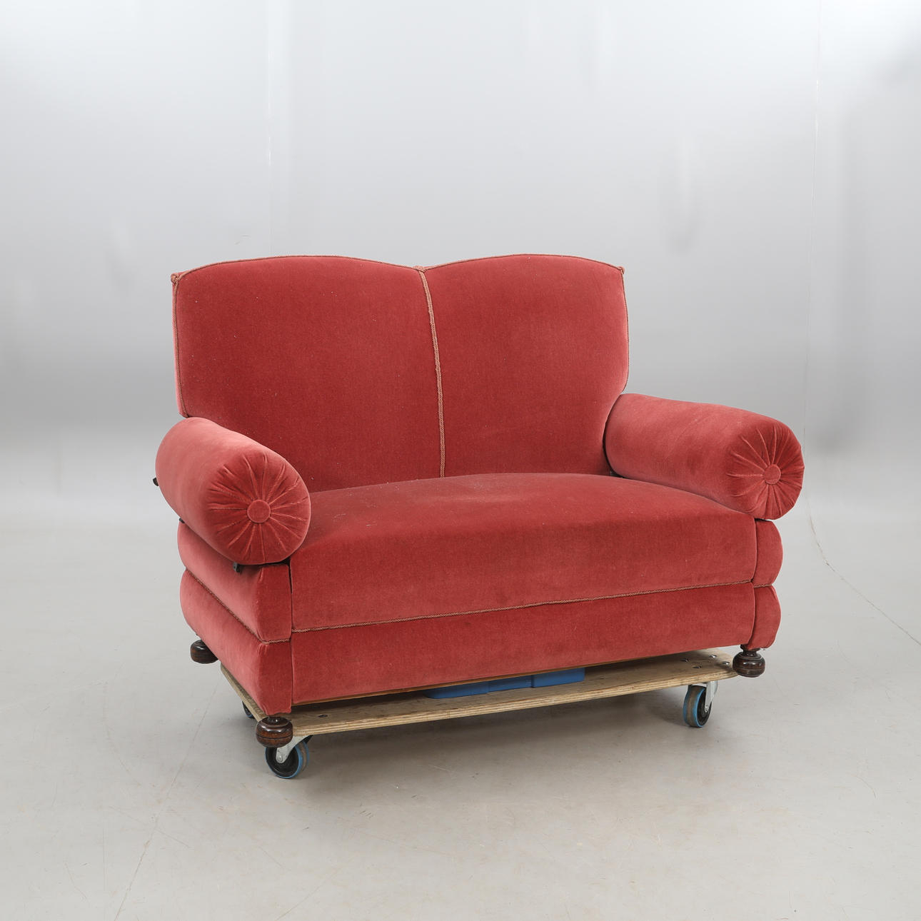 BÄDDSOFFA, jugendstil, omklädd i plysch tyg.