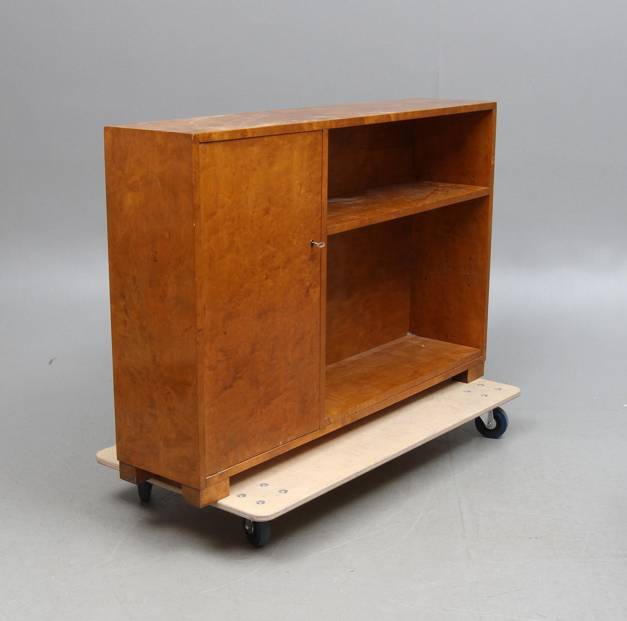 BOKHYLLA, funkis, 1900-talets första hälft.