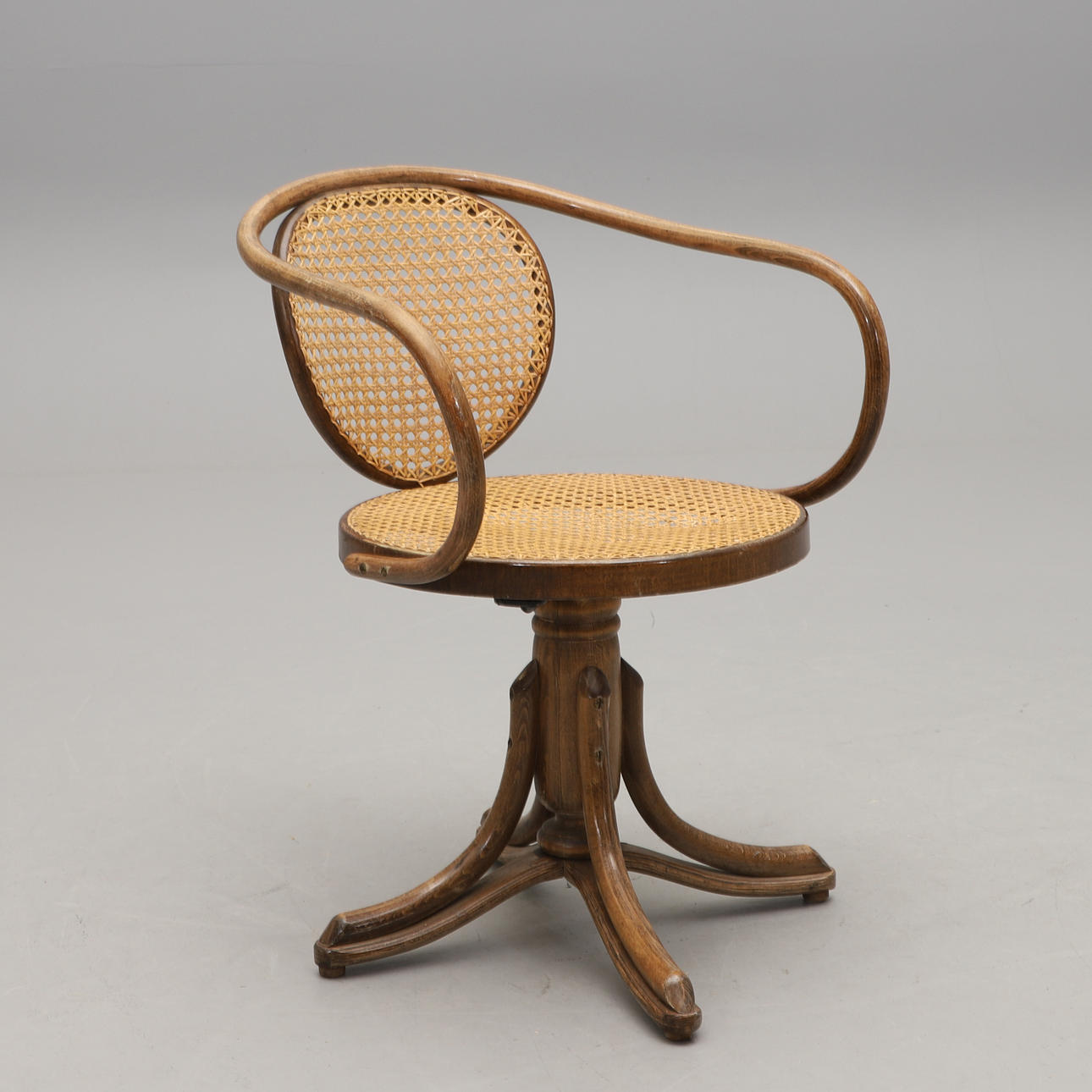 SILLÓN tipo Thonet, modelo 5501, para ZPM Radomsko.