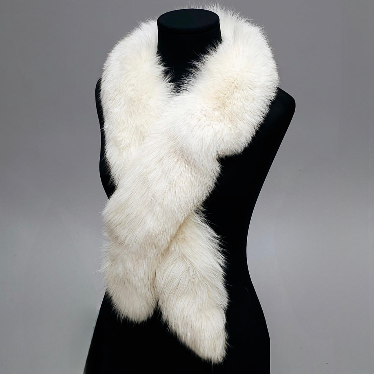 GRAN CUELLO EN ZORRO BLANCO.