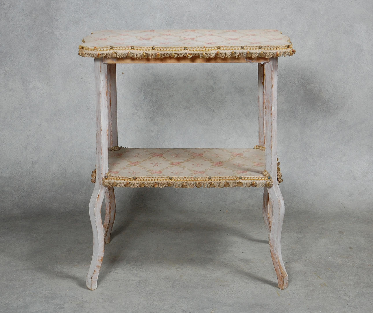 BORD, med tygklädd skiva 1920-tal.