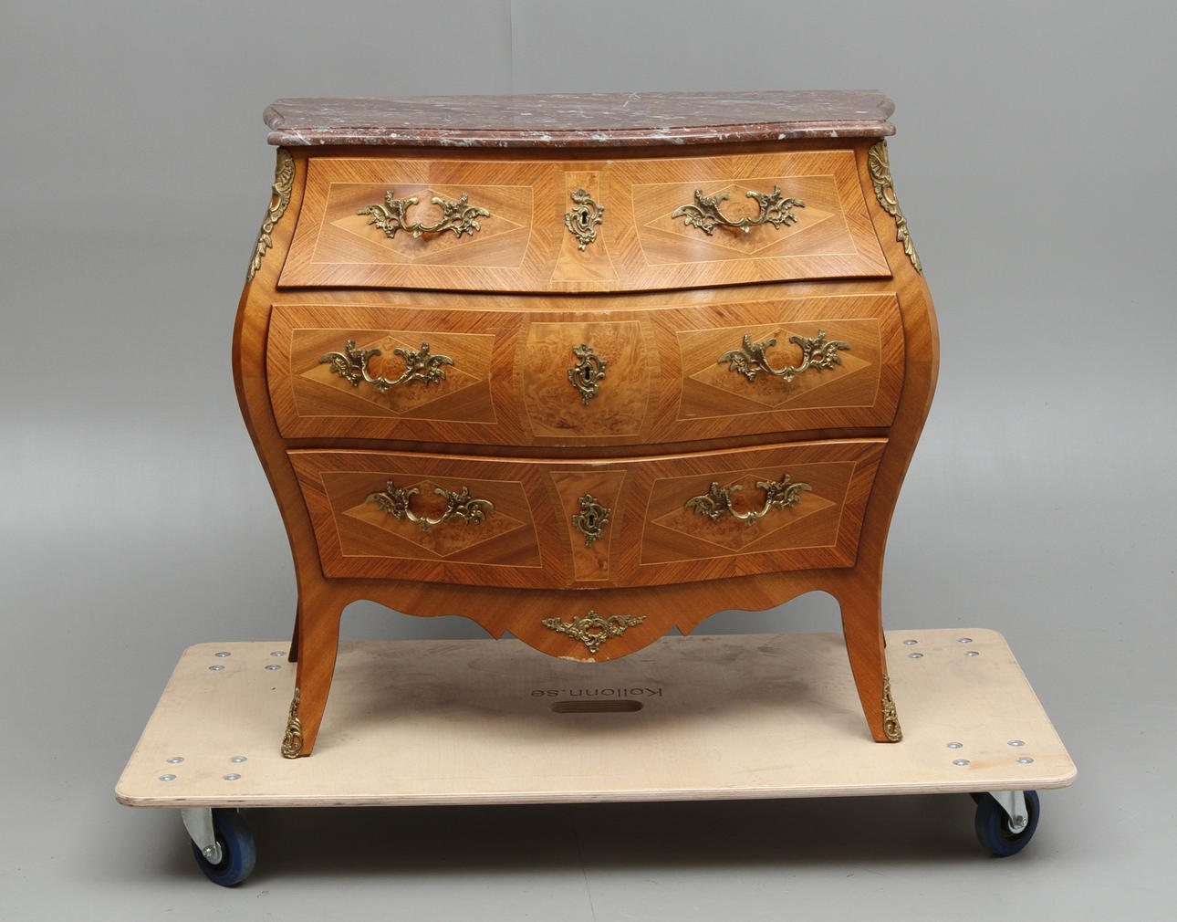 BYRÅ, med stenskiva, rokokostil, 1900-tal.