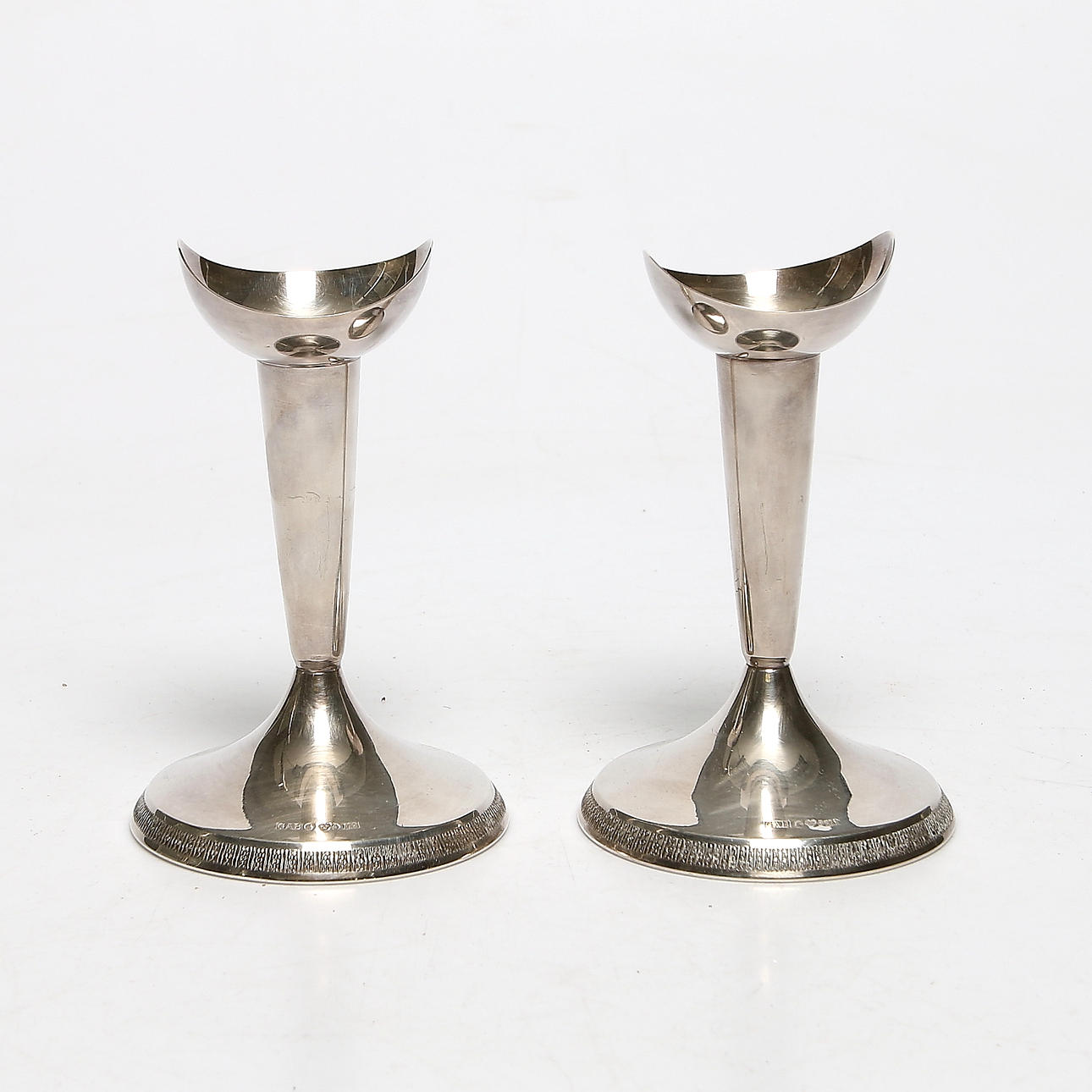 LJUSSTAKAR, ett par silver, Guldsmedsaktiebolaget GAB, Stockholm, 1962.