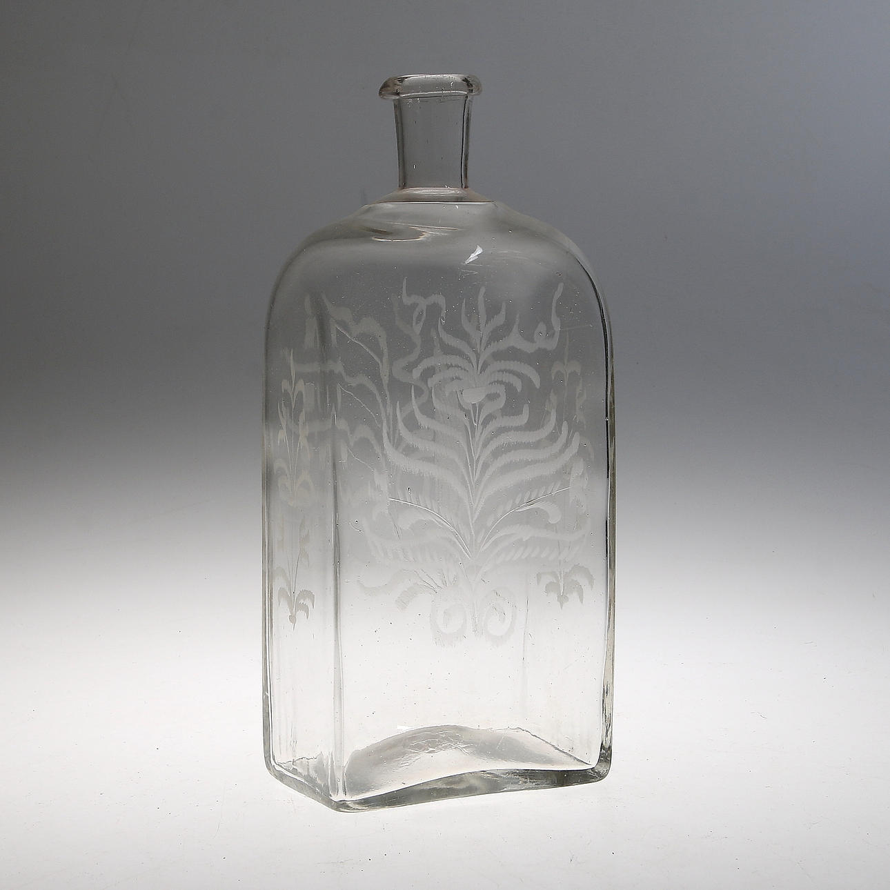 PLUNTA, kasgraverat glas, 1800-tal.