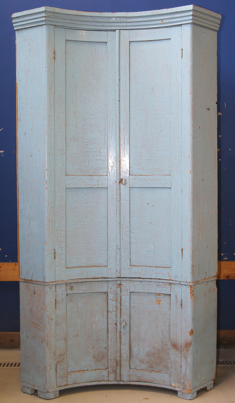 HÖRNSKÅP, allmoge, 17/1800-tal.