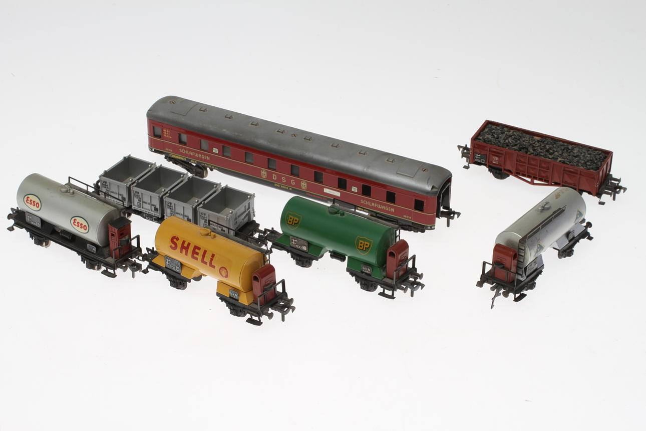 FLEISCHMANN bland andra 4 tankvagnar 1465.