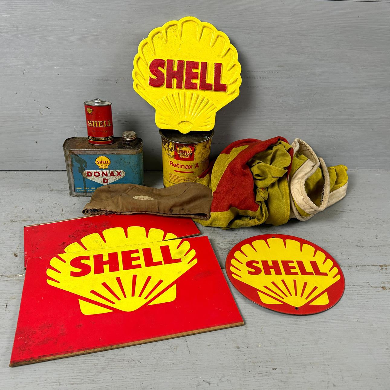 A 20th-century 8-piece shell.