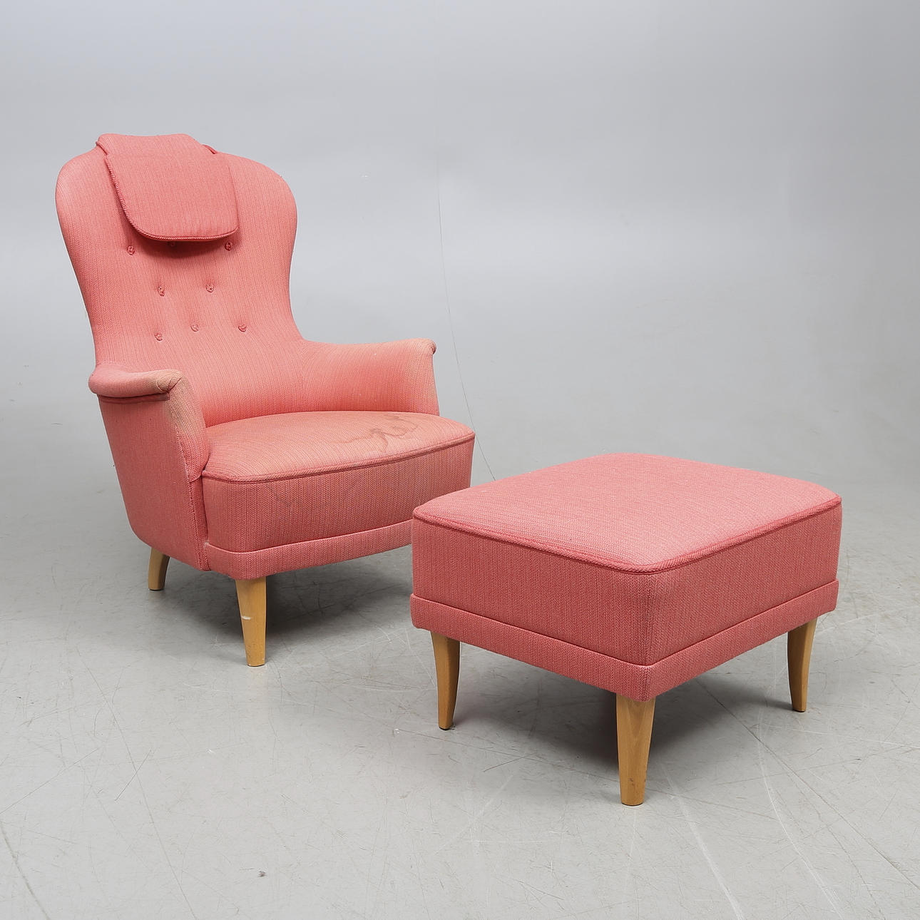 FÅTÖLJ SAMT FOTPALL "Farmor", Carl Malmsten, 1900-tal.