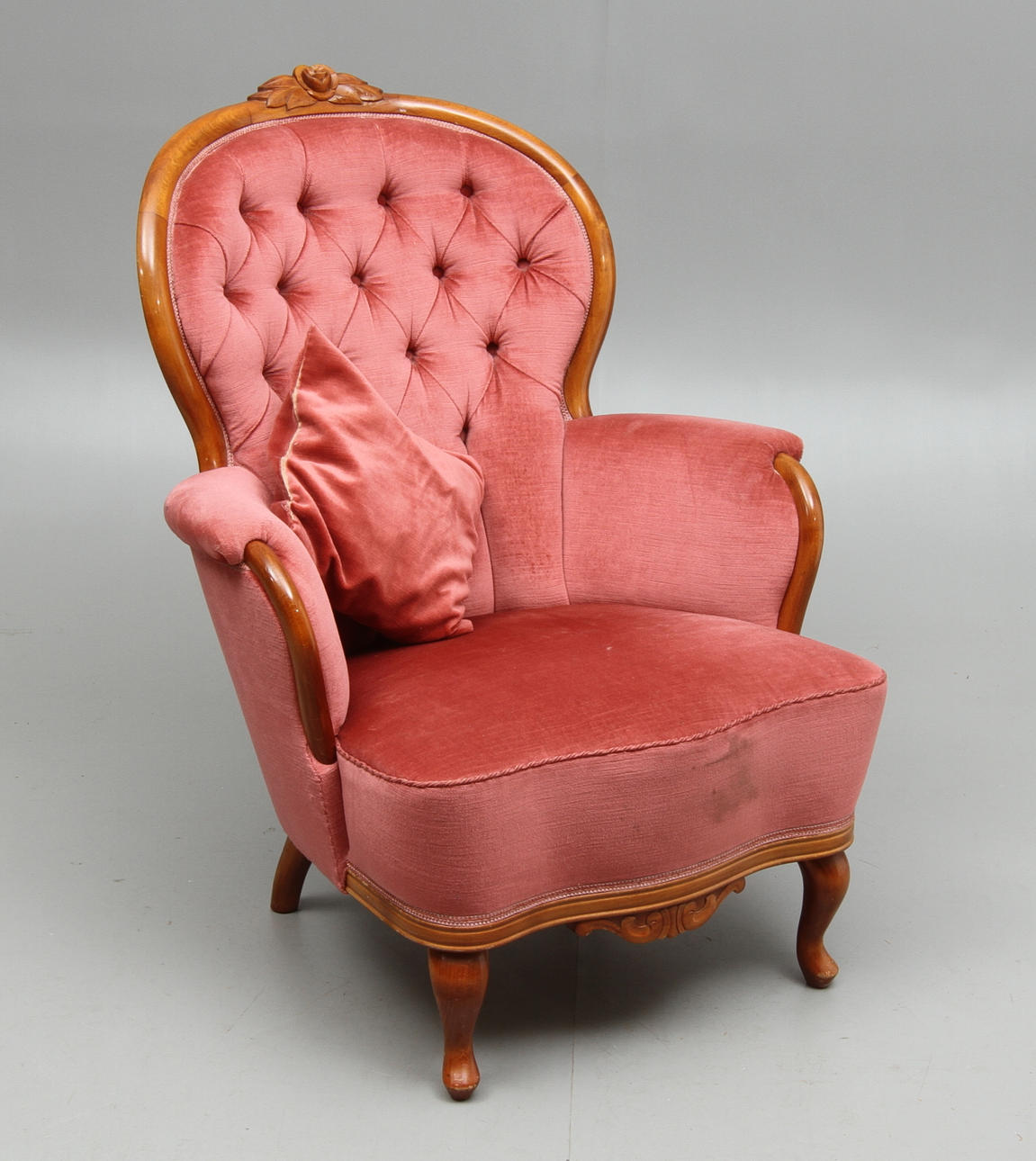 FÅTÖLJ, nyrokokostil, 1900-tal.