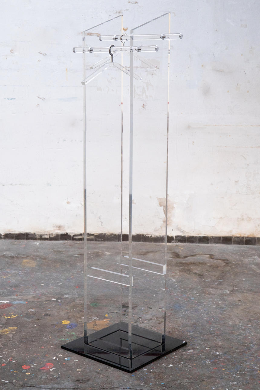 Plexi / Acryl Garderobe der 1970/80er Jahre (6-323).