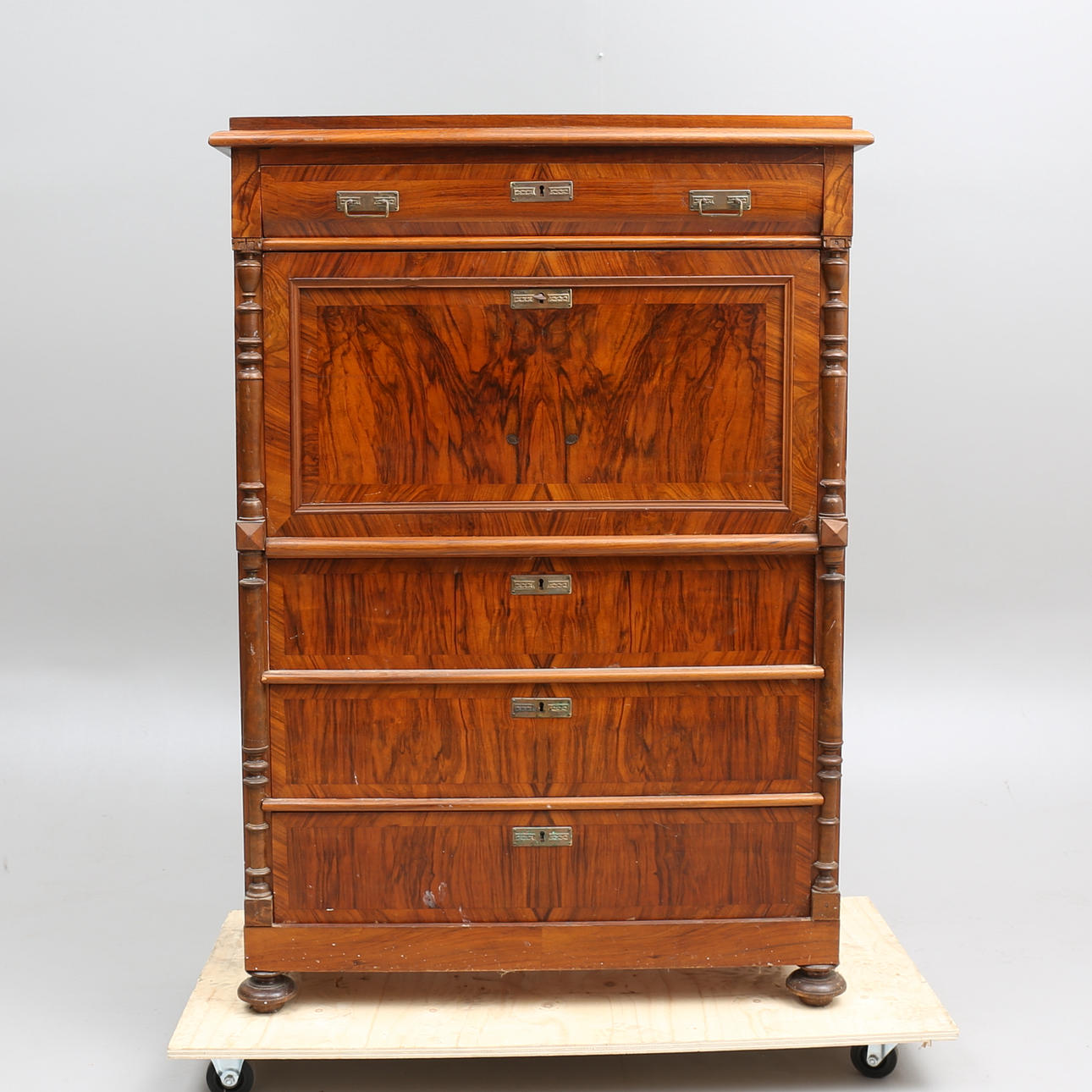 CHIFFONJÉ, sent 1800-tal.