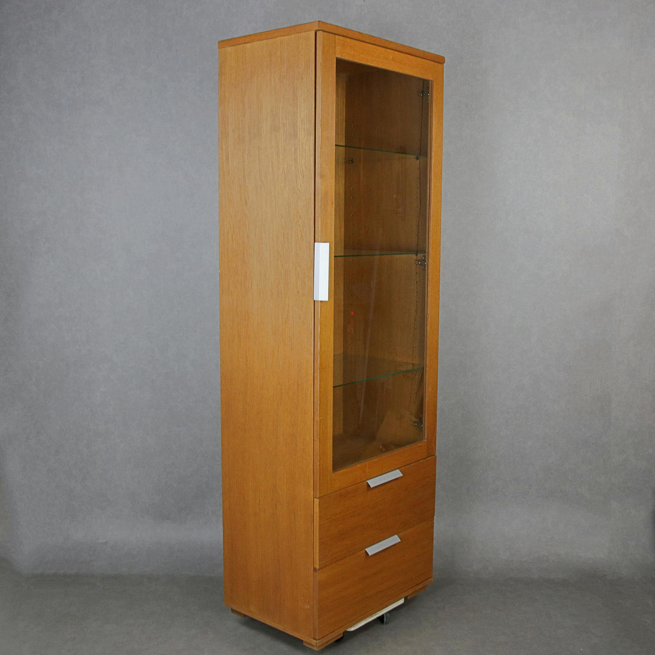 VITRINE, Eiche, Glastür, 3 verstellbare Glasregale, modern.