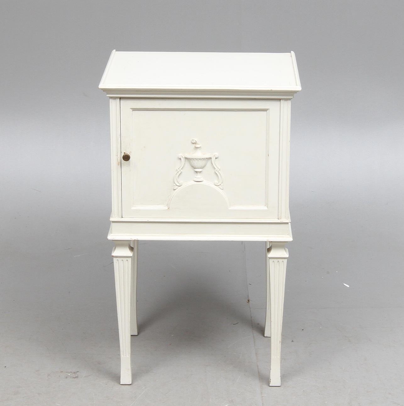 POTTSKÅP, gustaviansk stil, 1900-talets andra hälft.