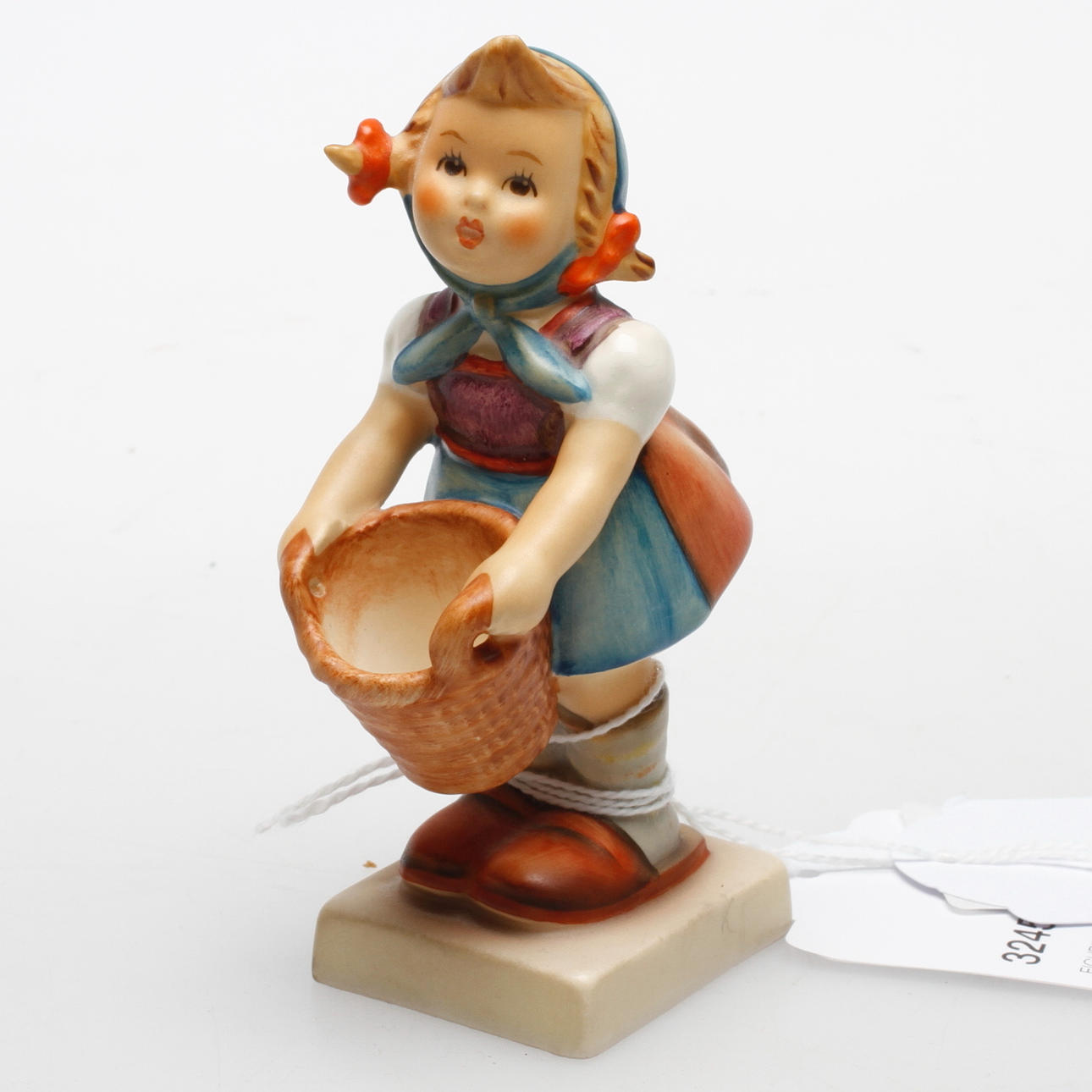 FIGURIN, flicka med korg, MJ Hummel, Goebel, Tyskland.