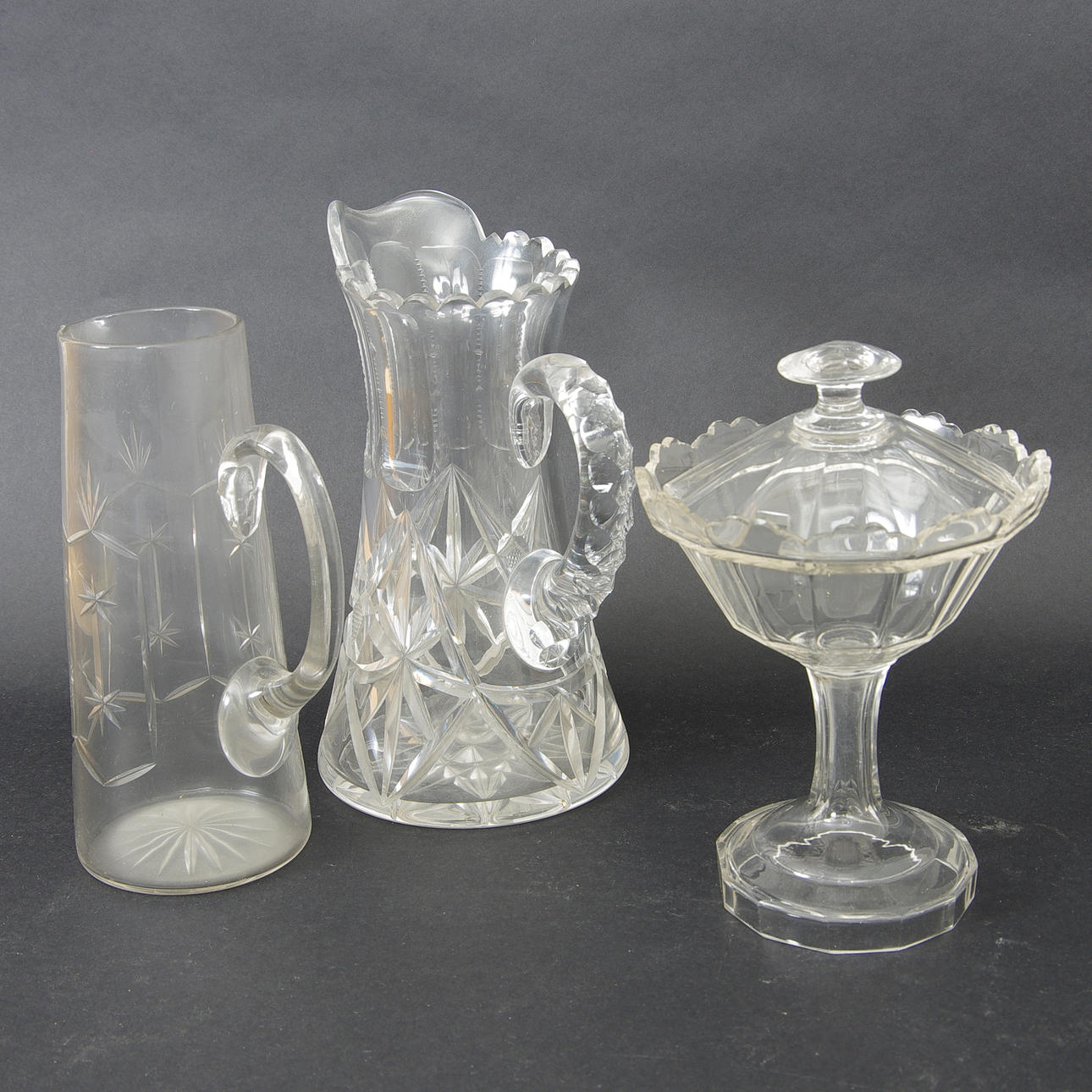 SKÅL MED LOCK SAMT 2 BRINGARE, glas/kristall, 1800/1900-tal.