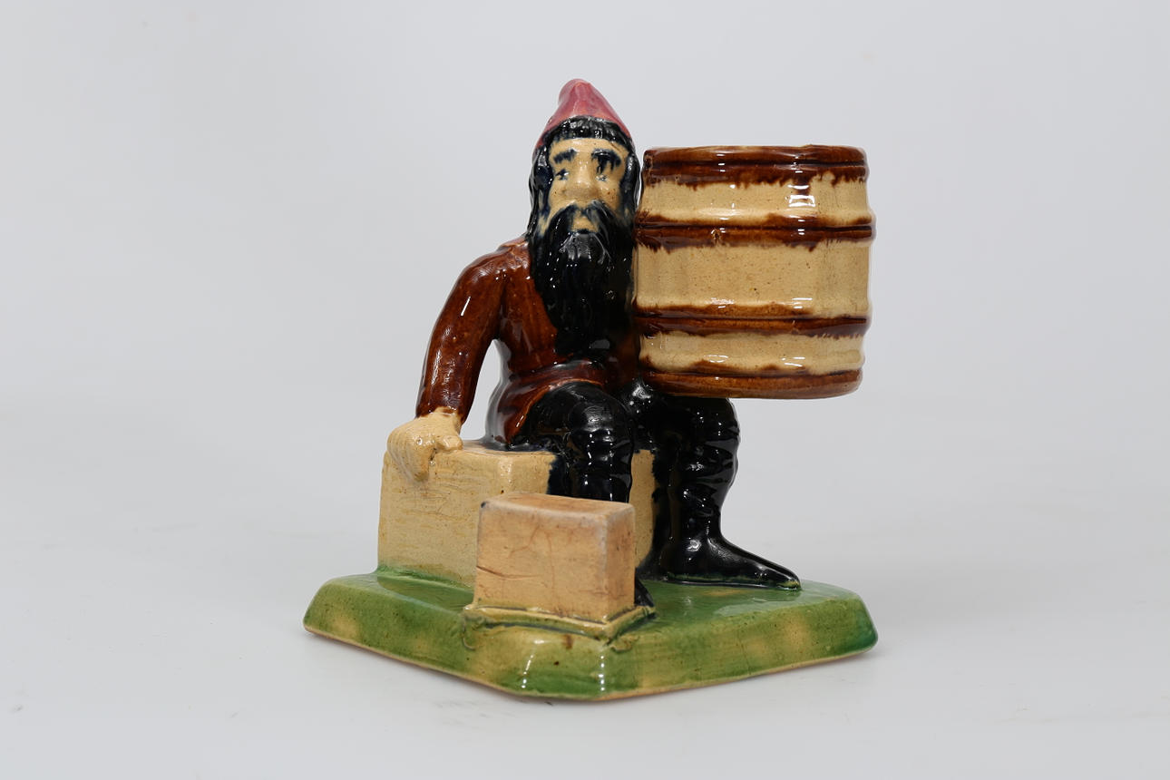 FIGURIN, majolika, "Pellerintomten", Höganäs, 1800-1900-tal.