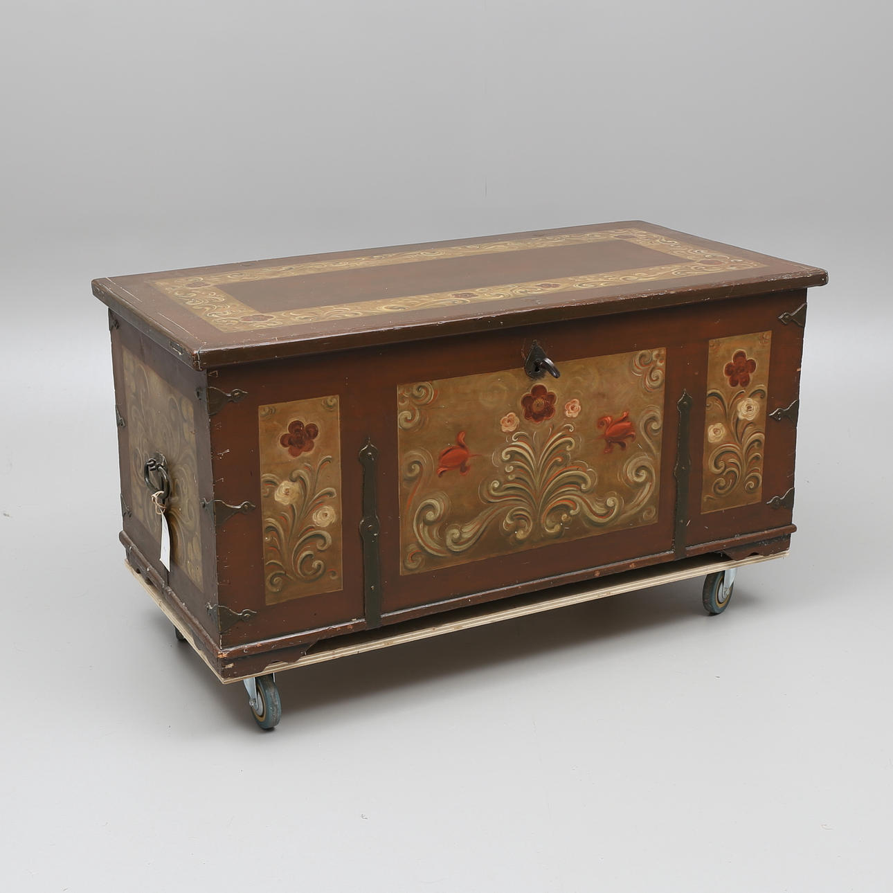 KISTA, målad, 1800-tal.