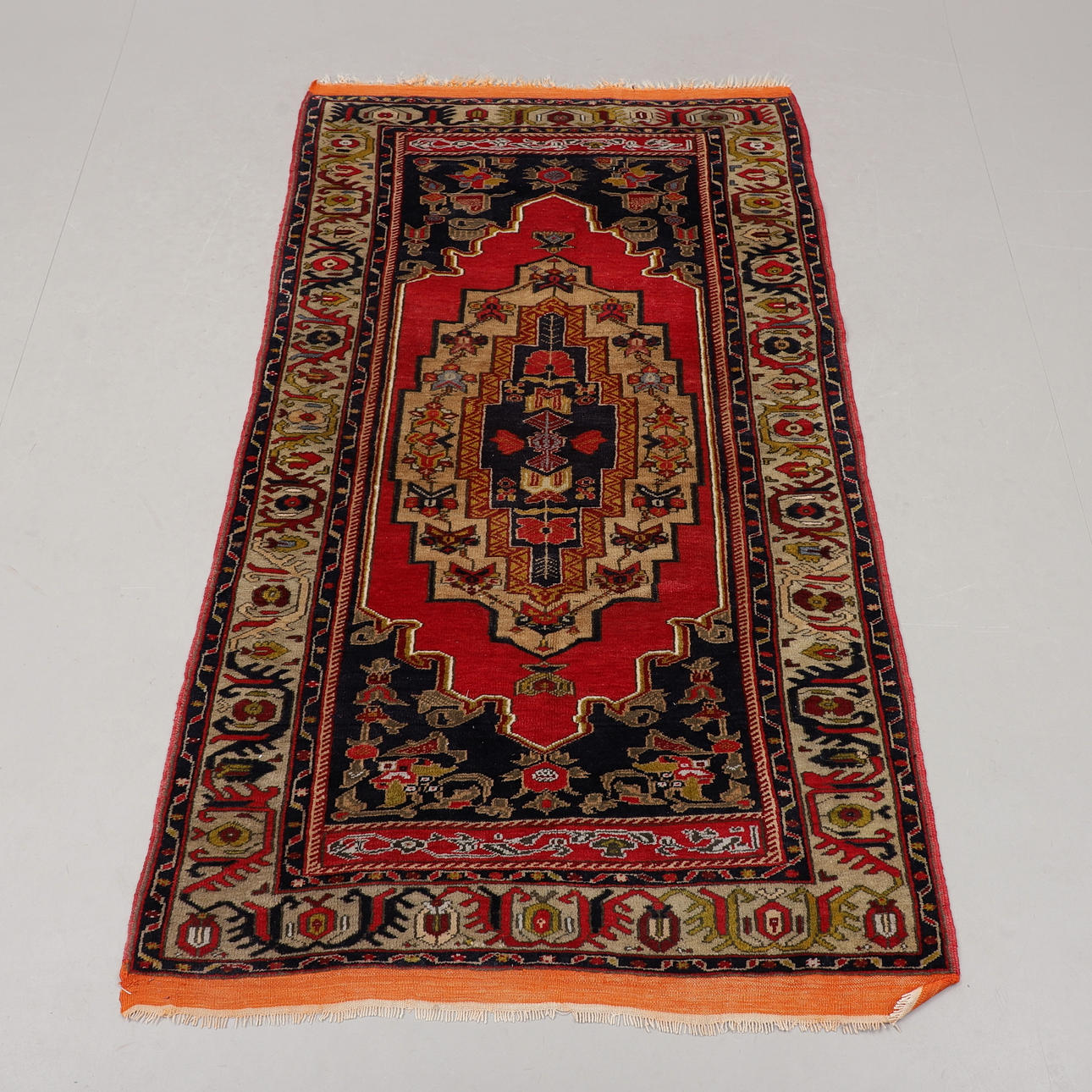 MATTA, semiantik, Kelim, 197 x 113 cm.