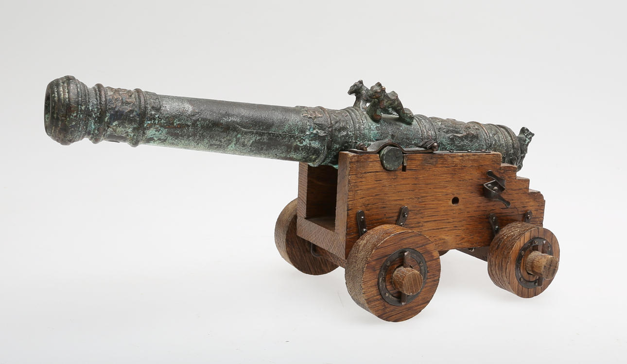 BORDSKANON, brons, "Vasakanon".