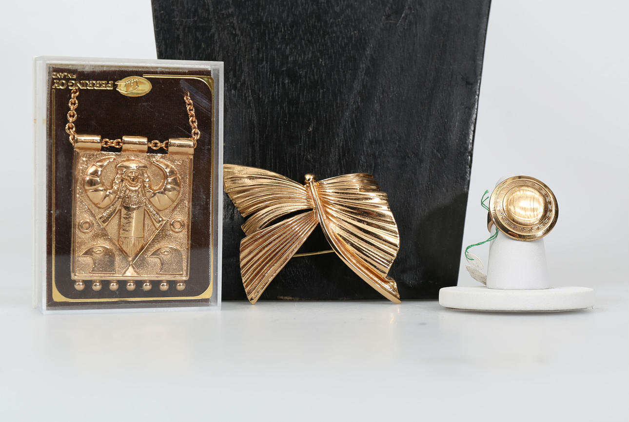 SMYCKEN, brons, förgyllda, 3 stycken, Perring Oy, Finland.