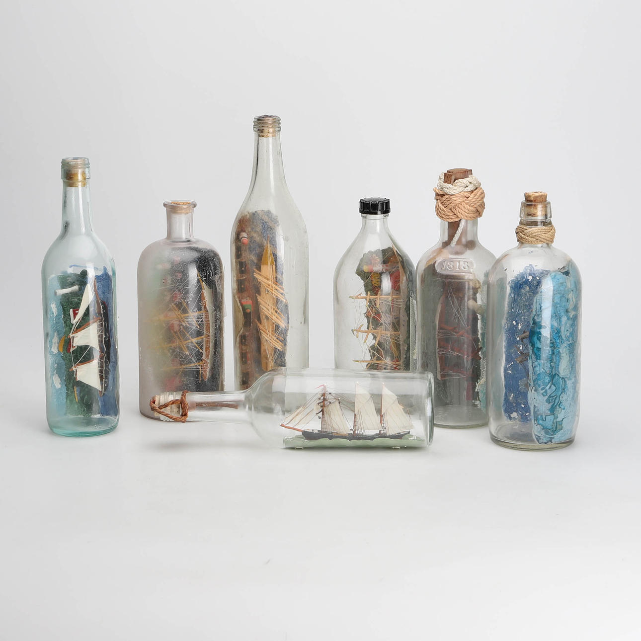 FLASCHENVERSAND, 7-tlg. 20. Jahrhundert.