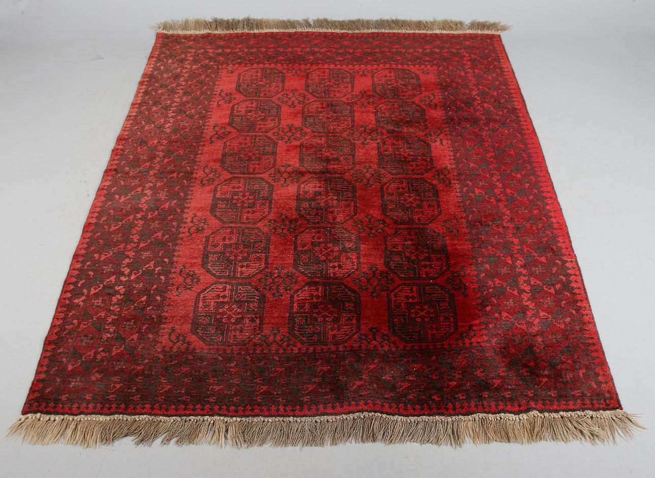 MATTA, Afgan. 185 x 246 cm.