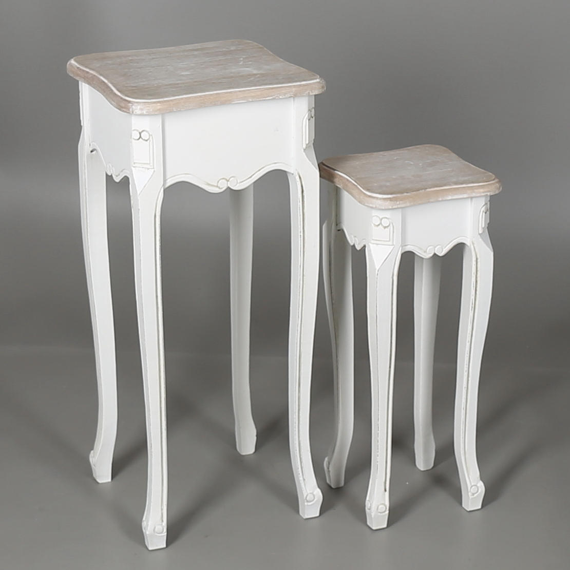 PIEDESTALER, 2 st, bondrokokostil, 2000-talet.